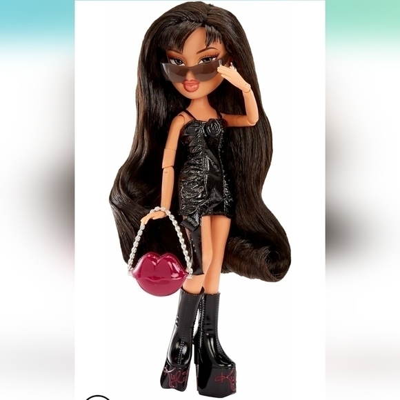 Bratz X Kylie Jenner Day Fashion Doll - Picture 3 of 11